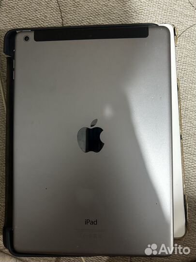 iPad Air (Wi-Fi + Cellular)