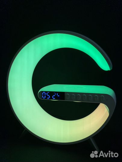 Лампа беспроводная зарядка часы колонка