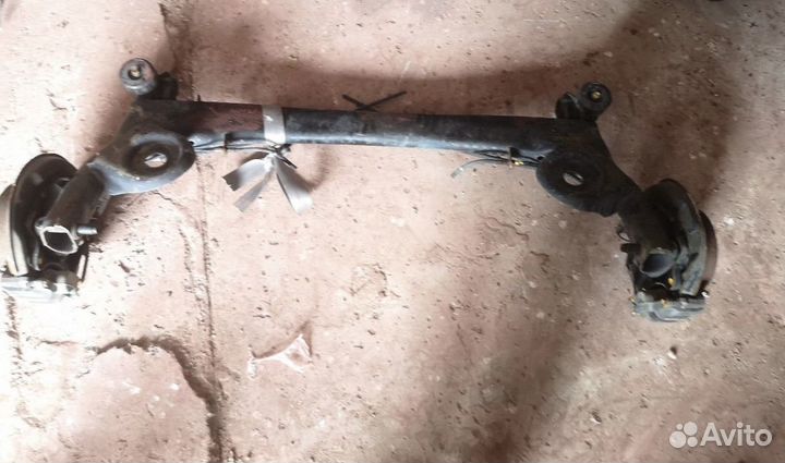 Балка подвески зад toyota ipsum acm21