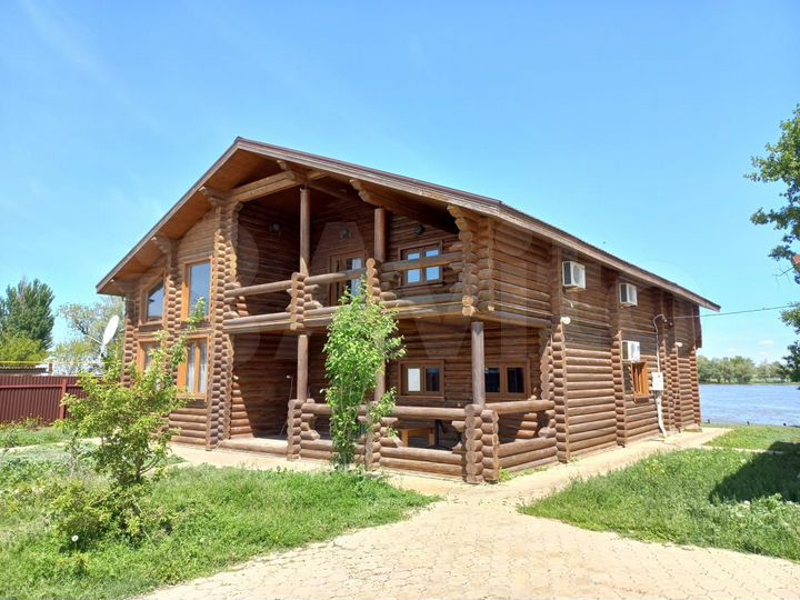 Коттедж 275 м² на участке 10 сот.