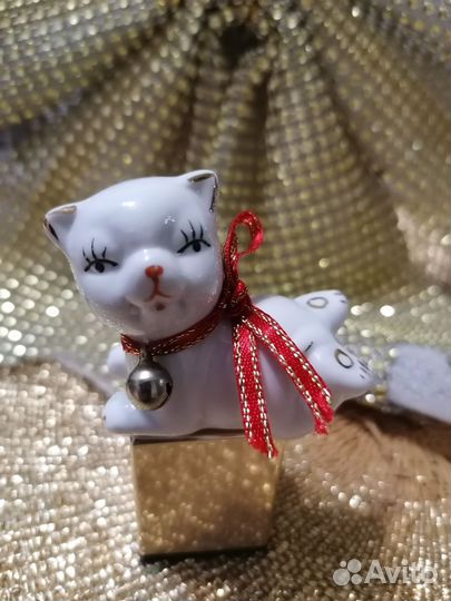 Котик фарфоровый