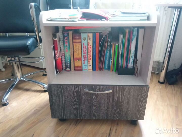Стол компьютерный + шкафчик, тумба на колесиках