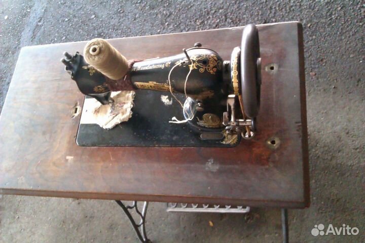 Ножная швейная машина