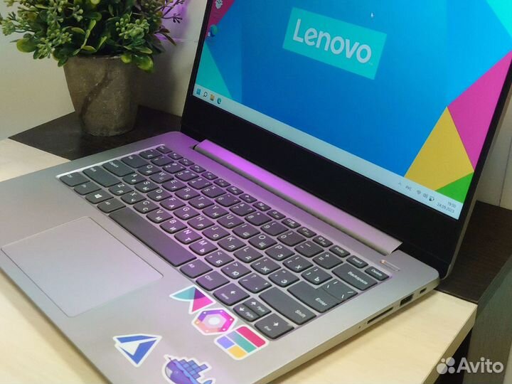 Элитный ультрабук Core i5 8250u/8Гб/две видео