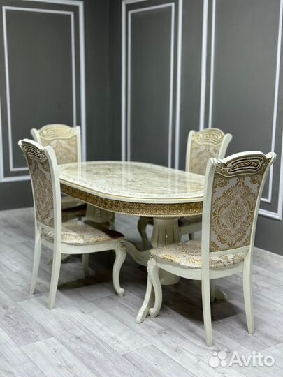 Кухонный стол и стулья