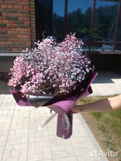 Букет цветов из радужной гипсофилы