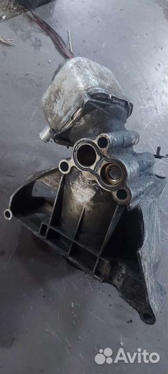 Корпус масляного фильтра на Volkswagen Phaeton