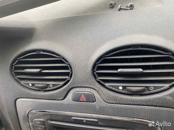 Дефлектор в торпеду Ford Focus 2