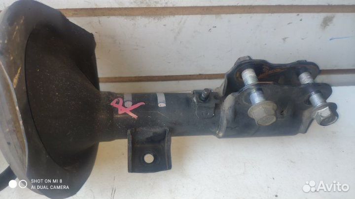 Амортизаторная стойка передняя правая Mitsubishi