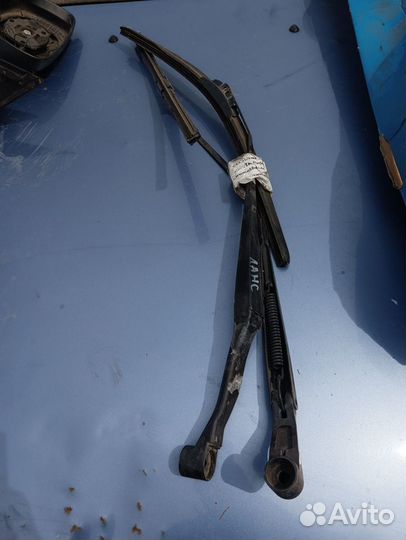 Поводок стеклоочистителя Mitsubishi Lancer 9 2007г