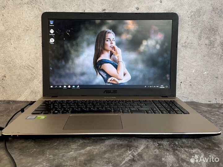 Asus i3-7100U / Geforce 920MX 2Гб / 1000Gb HDD