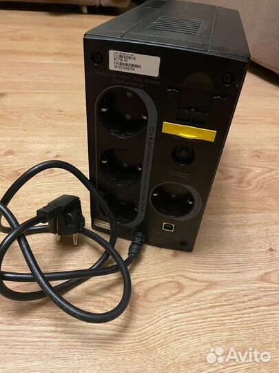 Бесперебойник APC Back-UPS