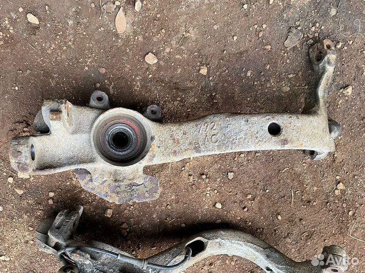 Кулак поворотный VW Passat B5 2.3 AGZ