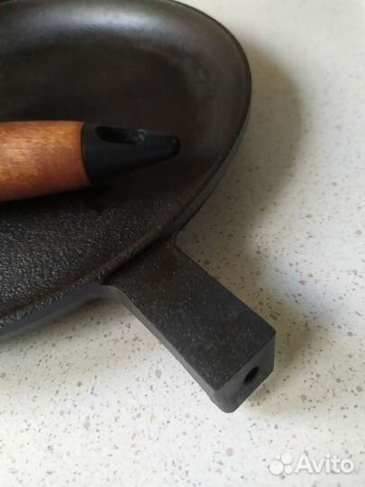 Сковорода чугунная 24 см Syton Ситон