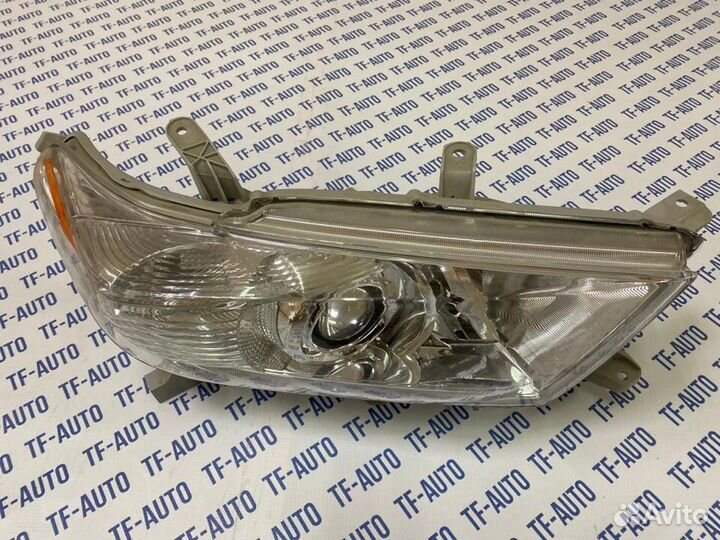 Передние Фары на Toyota Highlander 2012