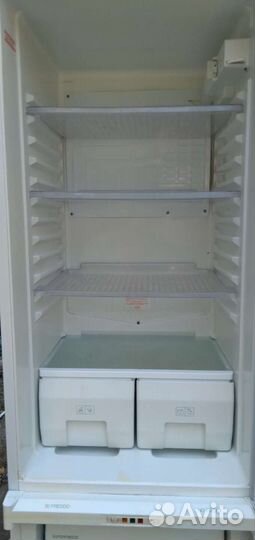 Встраиваемый холодильник ariston