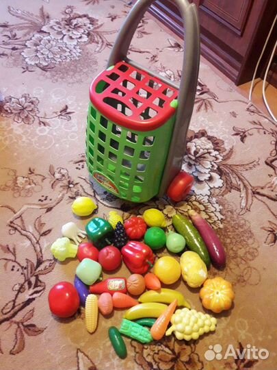 Корзина с фруктами