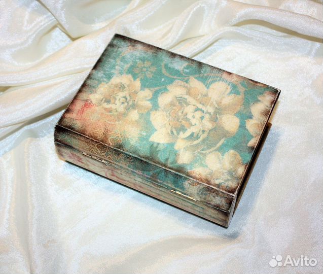 Небольшая шкатулка 