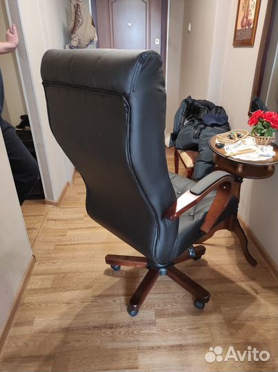 Кресло руководителя Дионис Дерево в натур.коже