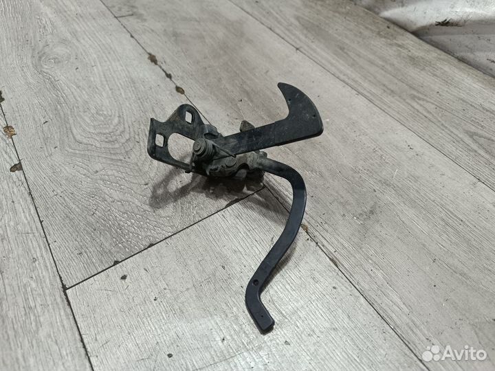 Крюк замка капота для Skoda Octavia A5