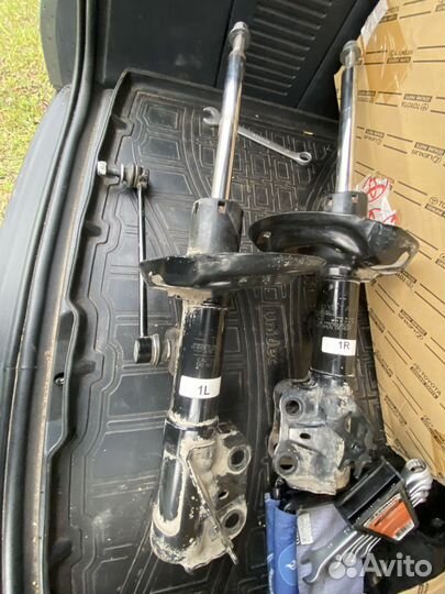 Стойки передние Toyota camry V70