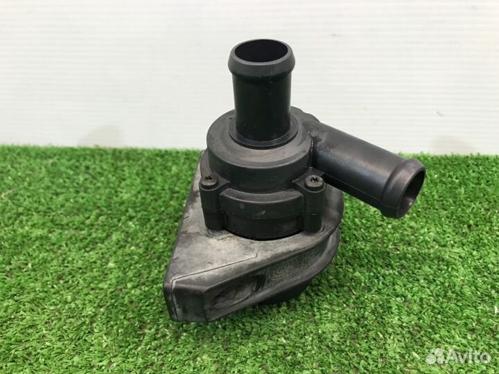 Помпа Audi A4 B8 cdnc 2011