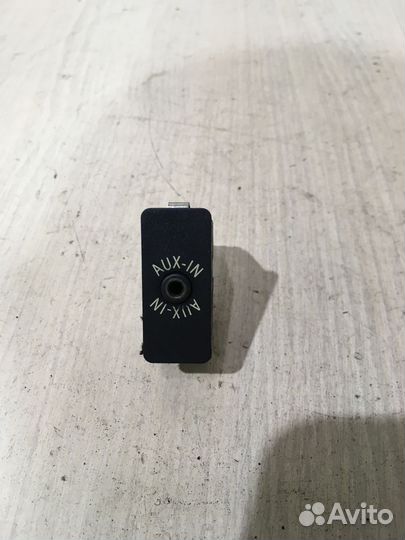 Гнездо AUX IN BMW F10