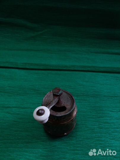 Старинная мельница для перца