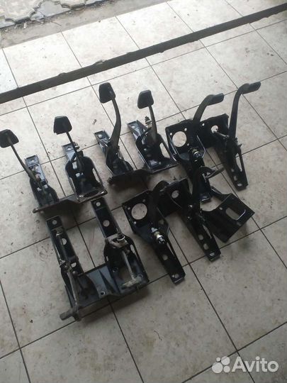 Блок педалей. нива шевроле. 2123
