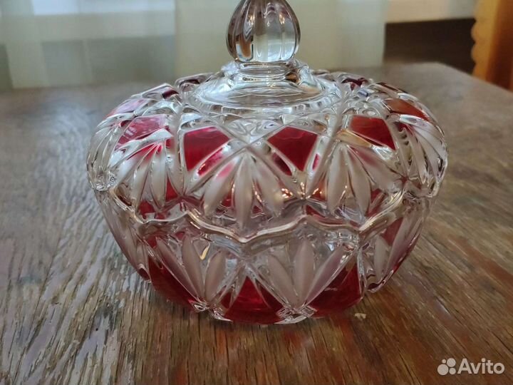 Салатница с крышкой