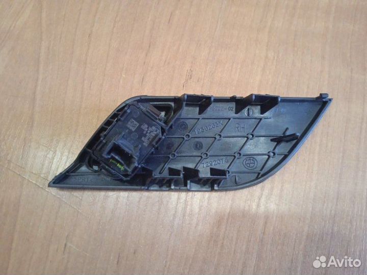 Кнопка центрального замка (накладка ручки) правая