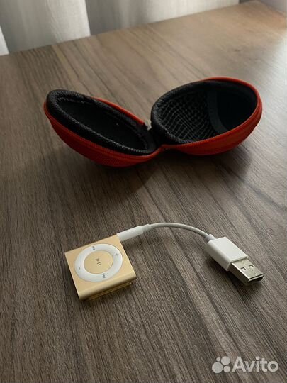 Apple iPod shuffle 2 gb gold + чехол