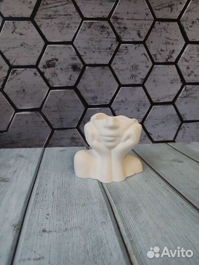 Ваза Мечтательница кашпо из гипса