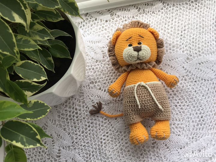 Вязаные игрушки львёнок