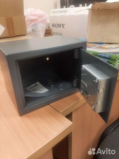 Сейф металлический