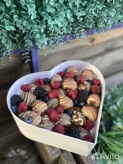 Набор сердце из клубники в шоколаде