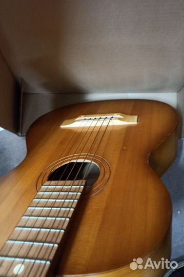 Акустическая гитара 