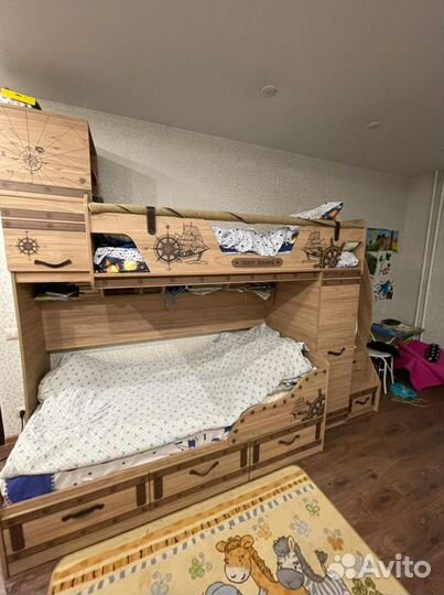 Продается детская двухярусная кровать