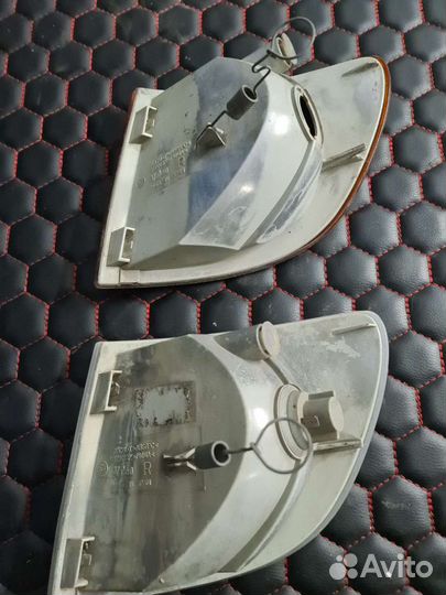 Поворотник правый Mercedes W638