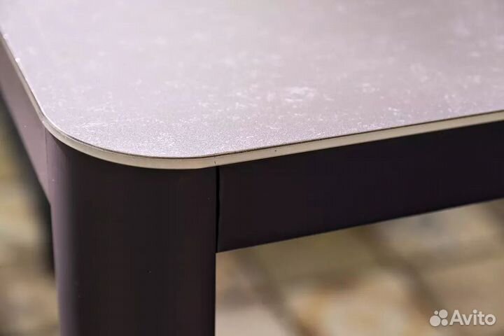 Обеденный стол