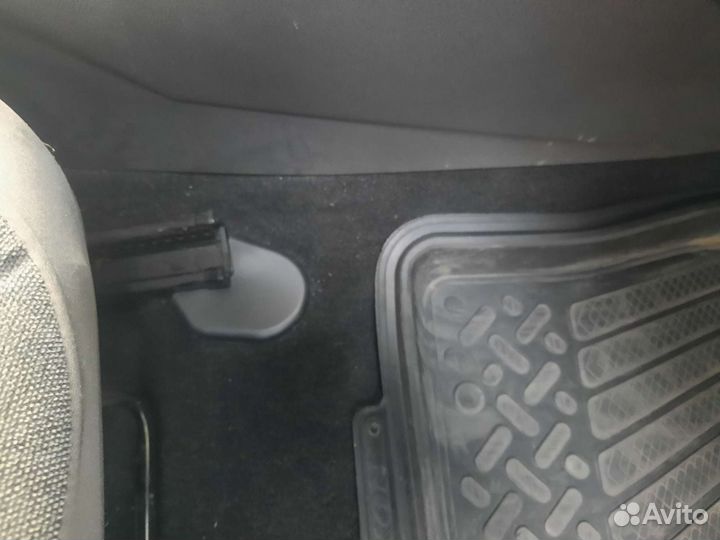 Накладки креплений передних сидений Форд фокус 3