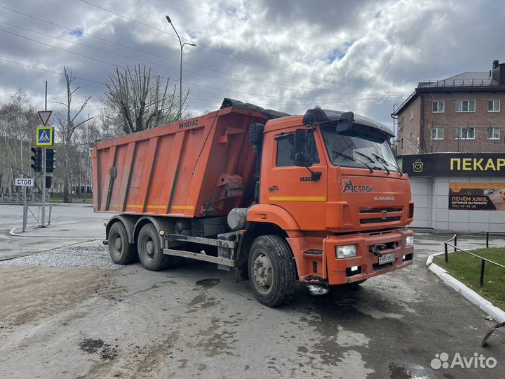 Водитель самосвала