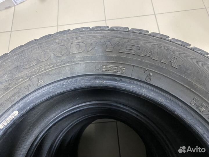 Goodyear Ice Navi Zea 215/60 R16