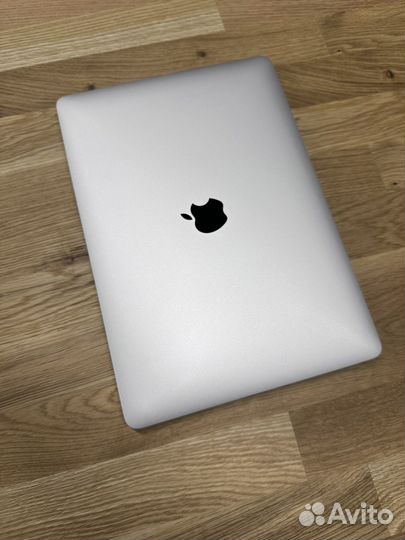 Apple MacBook Pro 13 2019 touch bar