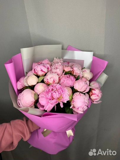 Букет из 31 розового пиона