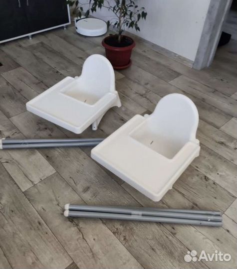 Стульчик для кормления IKEA с подножкой