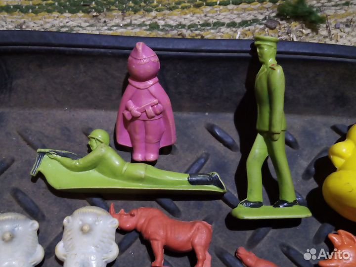 Игрушки СССР пупс гдр значки солдатики