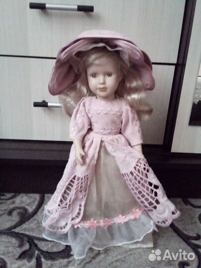 Кукла коллекционная фарфоровая