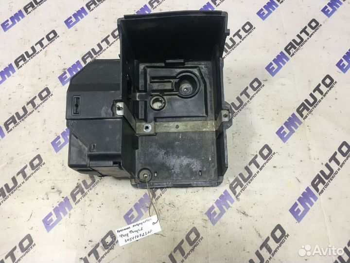 Крепление аккумулятора Форд Фокус 2