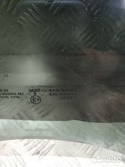 Стекло двери заднее левое Cadillac Srx LY7 2004